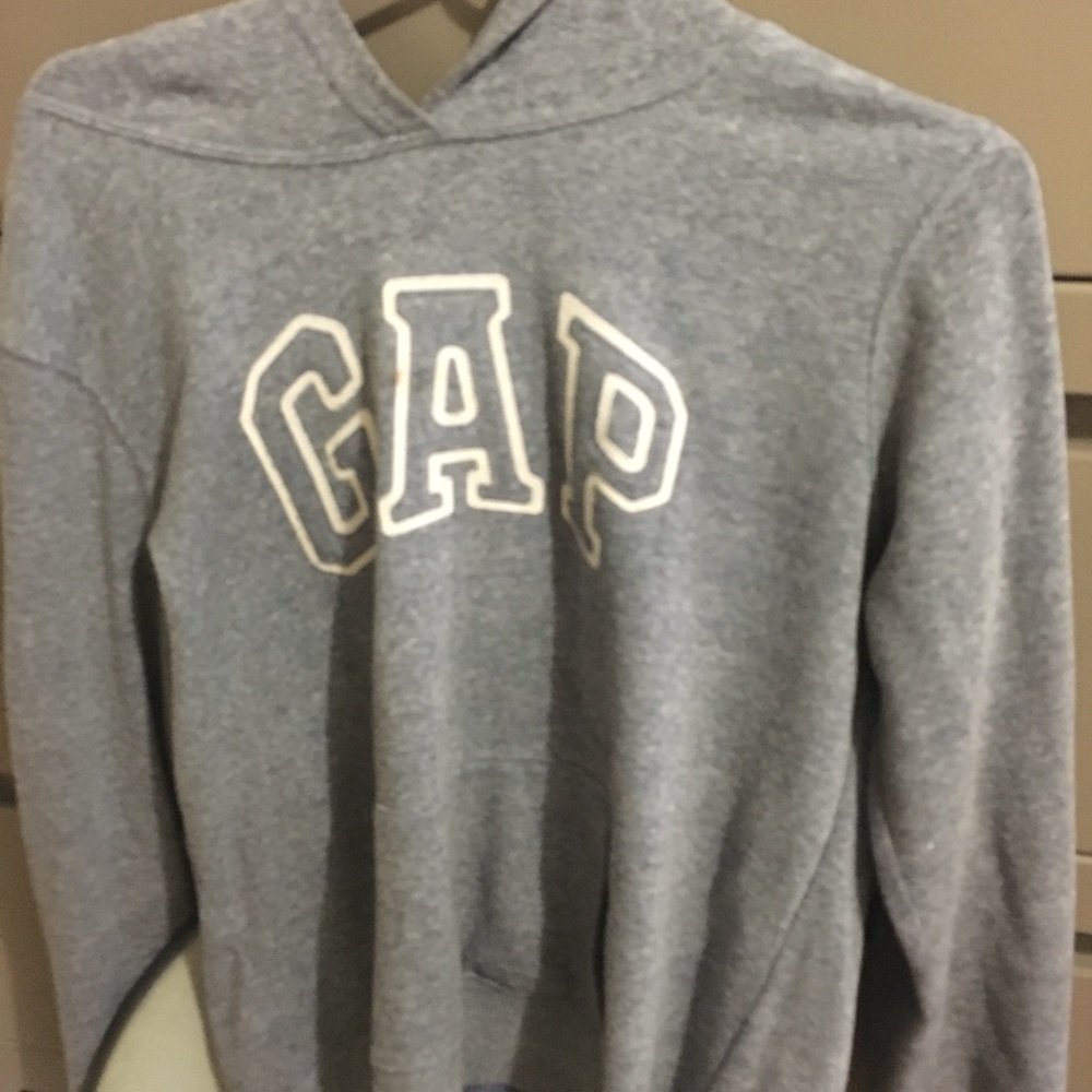 Gap sweater